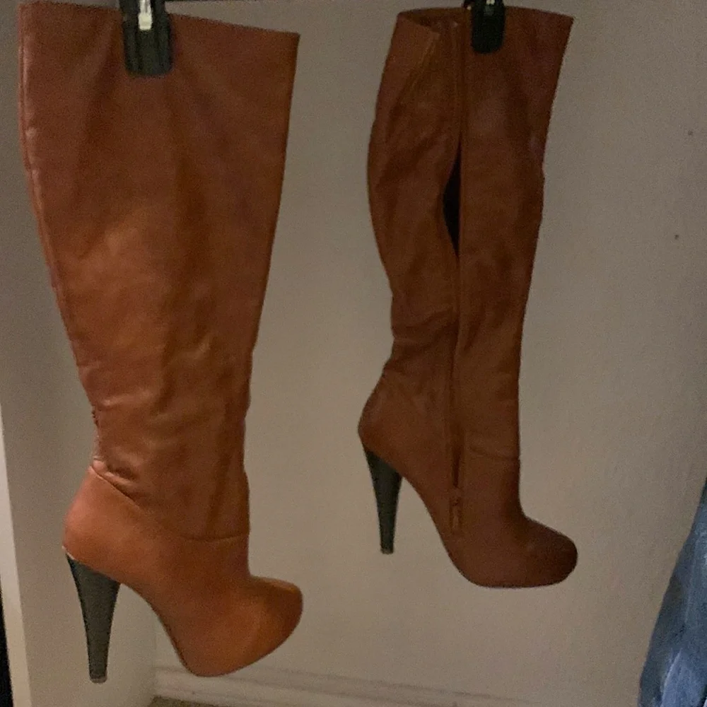 JustFab under the knee heeled boots . Only been worn a handful of times. - Picture 1 of 5